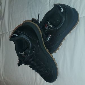 Reebok's shoes all black